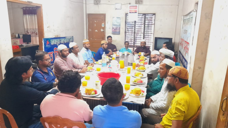 রাজাপুর সাংবাদিক ক্লাবে ইফতার ও দোয়া অনুষ্ঠিত...