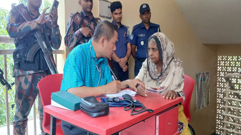পানছড়ির সীমান্তে বিএসএফ এর পুশ ইন করা ৩০ জনকে আশ্র...