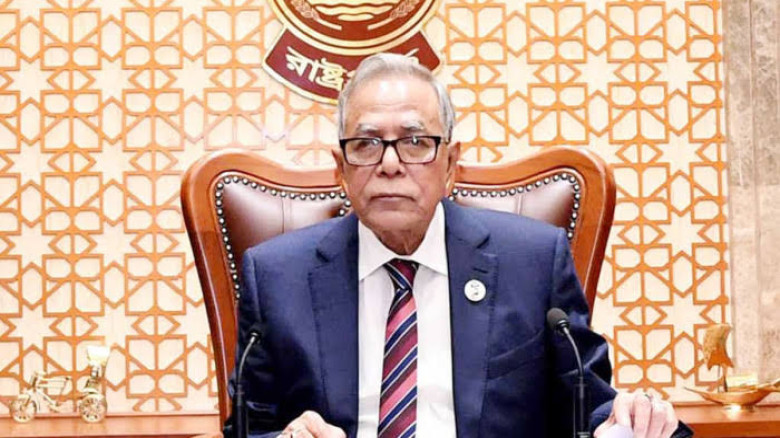 মধ্যরাতে দেশে ফিরলেন সাবেক রাষ্ট্রপতি আবদুল হামিদ