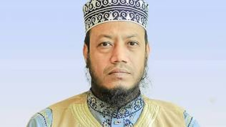 বিতর্কিত বক্তব্যের জেরে ফেঁসে যাচ্ছেন মুফতি আমির হ...