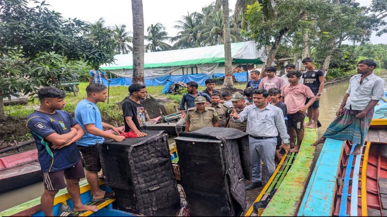 আটঘর কুড়িয়ানায় উচ্চ শব্দে সাউন্ডবক্স বাজানোয় যুবককে জরিমানা, জব্দ দুই সাউন্ডবক্স