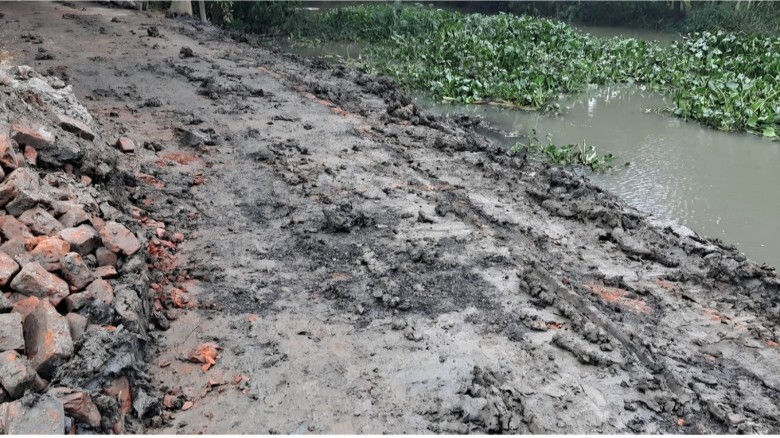 উজিরপুরে উদ্বোধনের দুই মাসেই বেহাল ৭৫ লাখের সড়ক: উ...