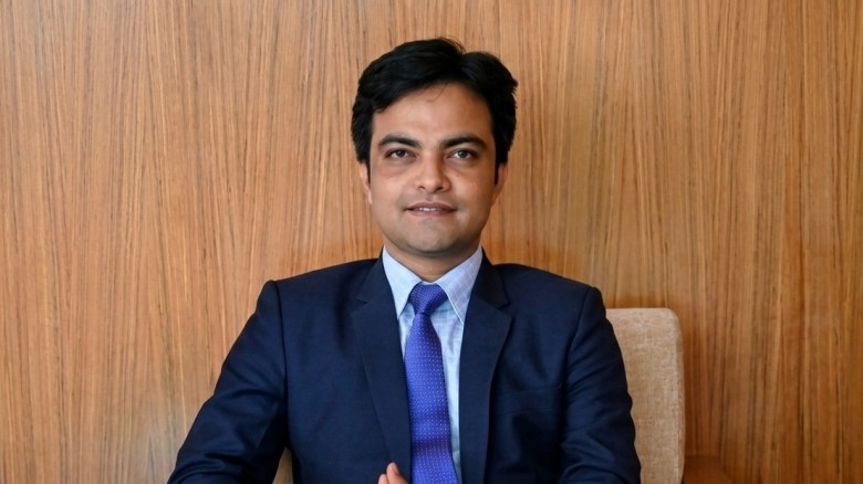 ভূমি সেবায় আস্থা ফেরানো এসিল্যান্ড মহেশ্বর মন্ডলের বদলি, হতাশ উজিরপুরবাসী